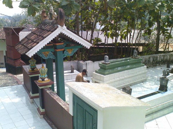 Makam Pangeran Syarif dan Mbah Ujung Para